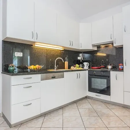 Andelic Apartment Vir