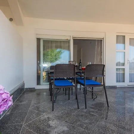 Apartment Andelic Vir