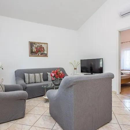 Andelic Apartment Vir